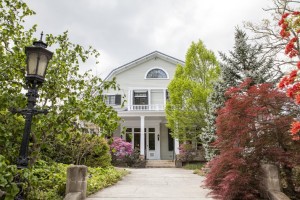 The Bloemendaal House is a charming and unique peice of history. Image by PW Photography.