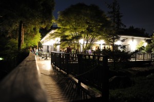 Outside of the Robins Tea House. Image by Sweet Memories Photography by Naomi Phelps