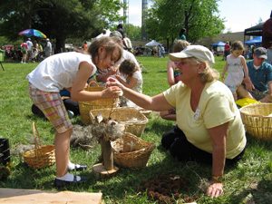 volunteer Barb Sawyer building with her grand-daughter, Emmie Kobus