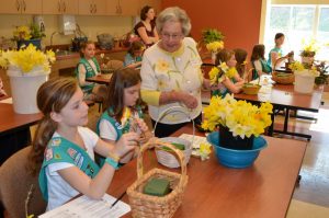 Margaret Ford teaching Girl Scouts about daffodils