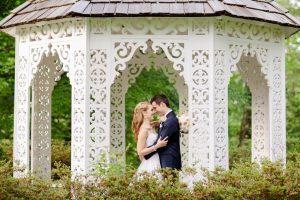 Beautiful outdoor weddings at the Bloemendaal House. Image by Allison Maxwell Photography.