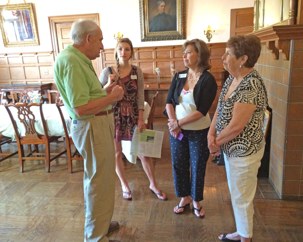 Roland Clement leading a tour on National Public Gardens Day in Bloemendaal House